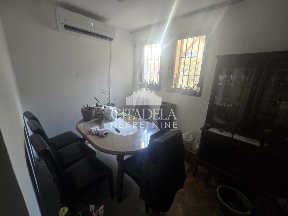 Stan na prodaju u Beogradu, Petlovo brdo, dvoiposoban, 43m2, cena 100000 evra