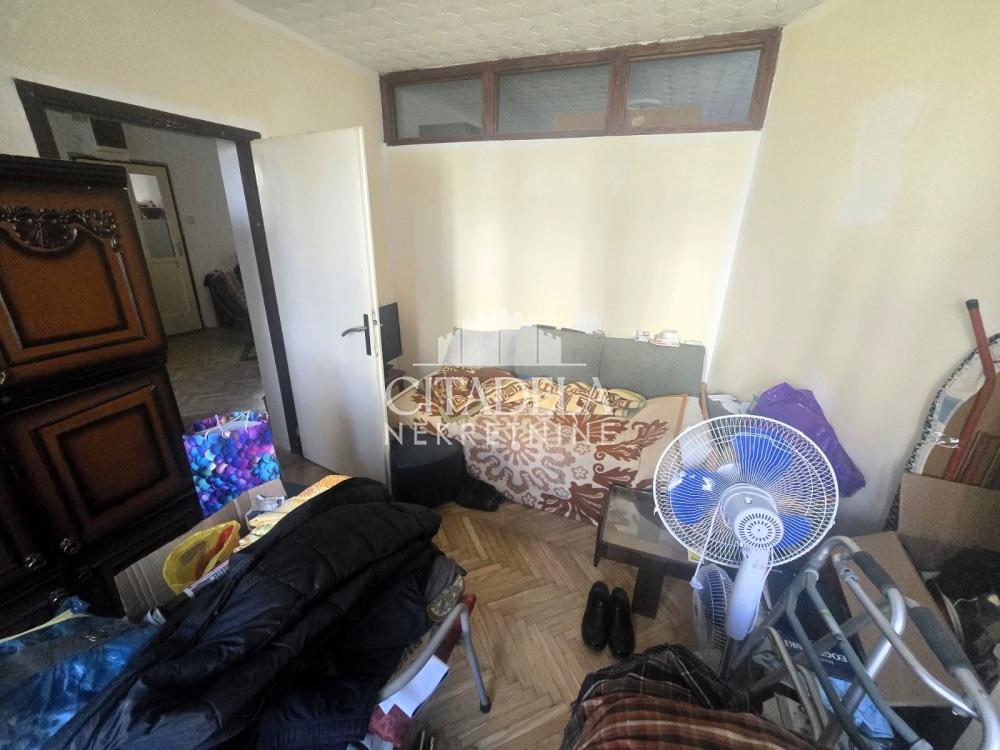 Stan na prodaju u Beogradu, Petlovo brdo, dvoiposoban, 43m2, cena 100000 evra