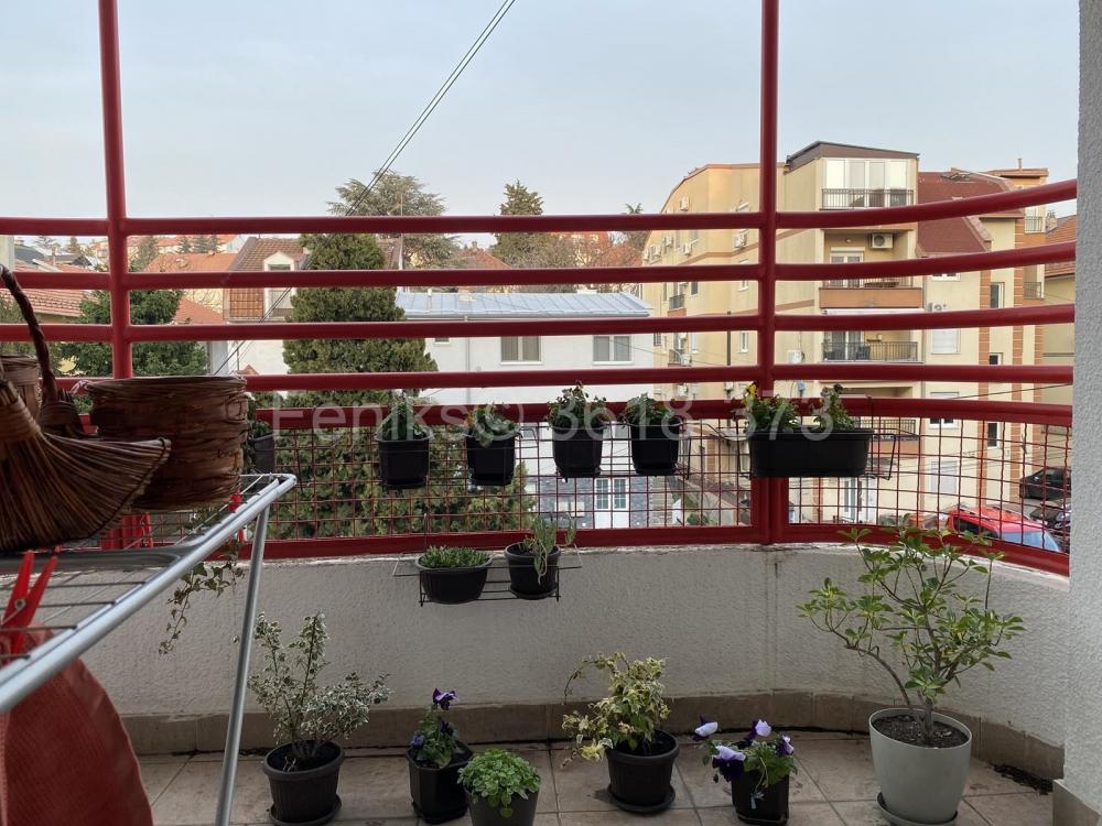 Stan na prodaju u Beogradu, Banovo brdo, trosoban, 79m2, cena 260000 evra