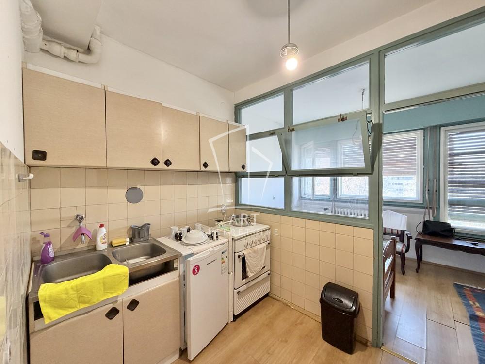 Stan na prodaju u Beogradu, Novi Beograd blok 45 (TC Enjub), jednoiposoban, 47m2, cena 160000 evra