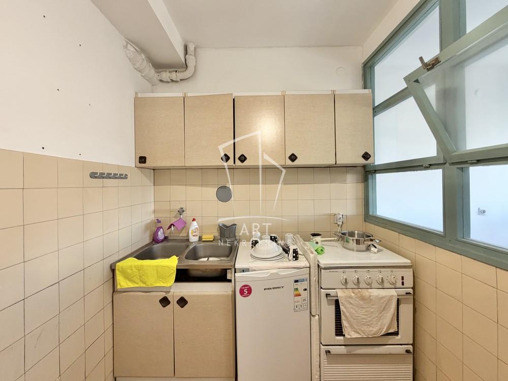 Stan na prodaju u Beogradu, Novi Beograd blok 45 (TC Enjub), jednoiposoban, 47m2, cena 160000 evra