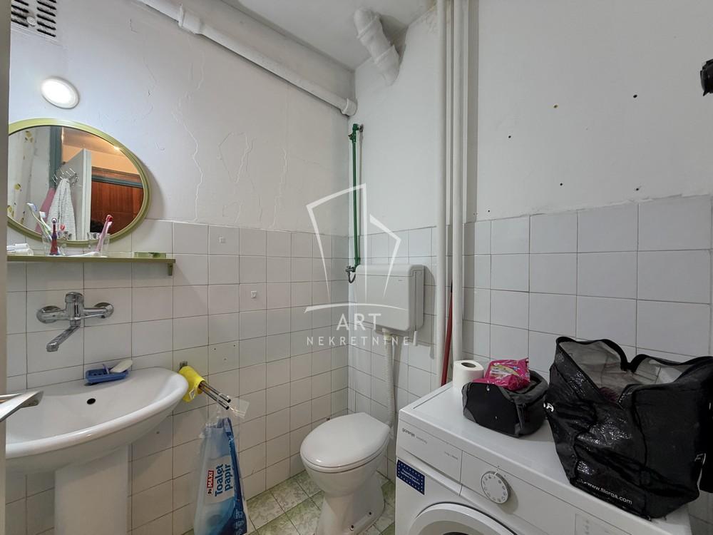 Stan na prodaju u Beogradu, Novi Beograd blok 45 (TC Enjub), jednoiposoban, 47m2, cena 160000 evra