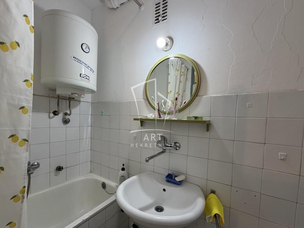 Stan na prodaju u Beogradu, Novi Beograd blok 45 (TC Enjub), jednoiposoban, 47m2, cena 160000 evra