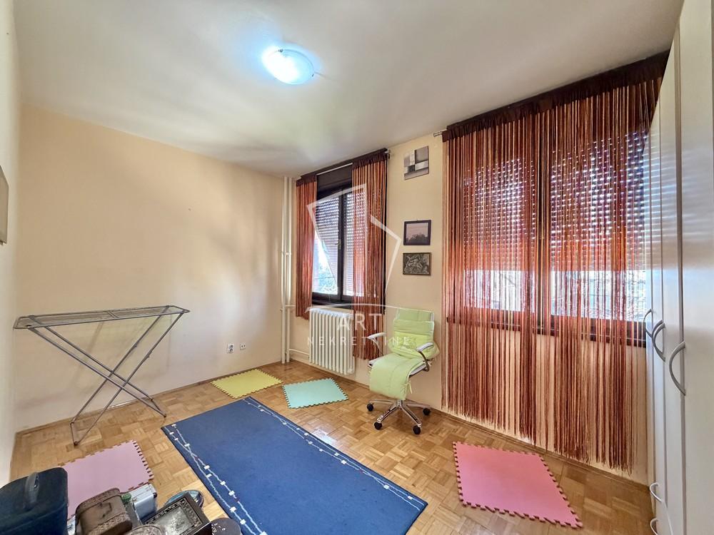 Stan na prodaju u Beogradu, Banovo brdo, dvoiposoban, 71m2, cena 222000 evra