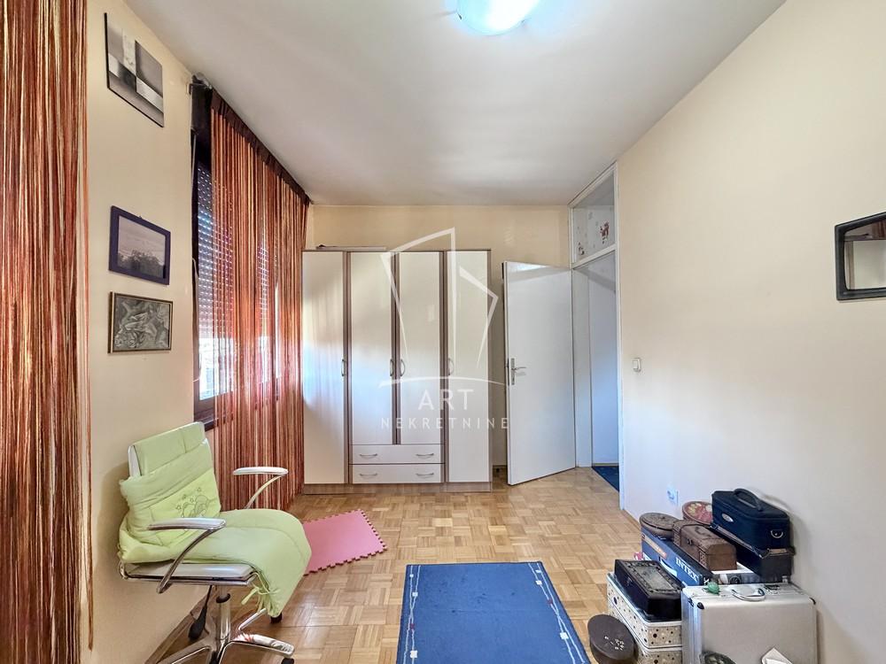 Stan na prodaju u Beogradu, Banovo brdo, dvoiposoban, 71m2, cena 222000 evra