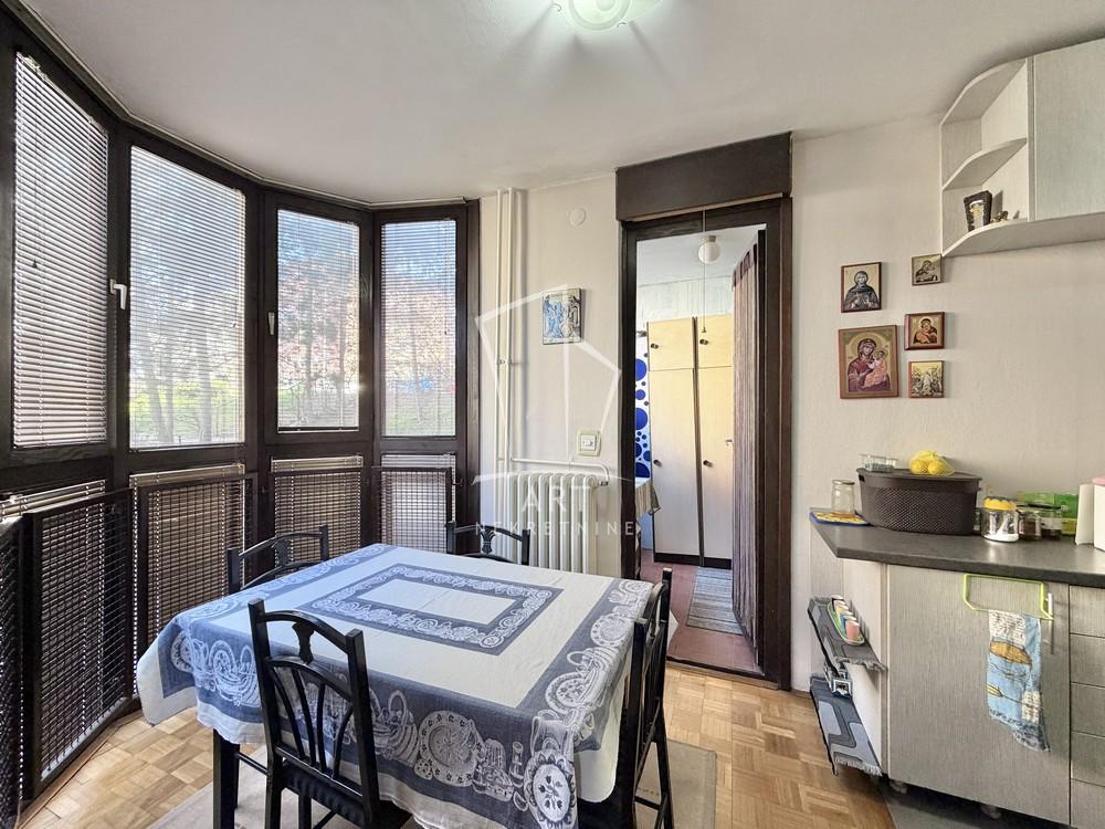 Stan na prodaju u Beogradu, Banovo brdo, dvoiposoban, 71m2, cena 222000 evra