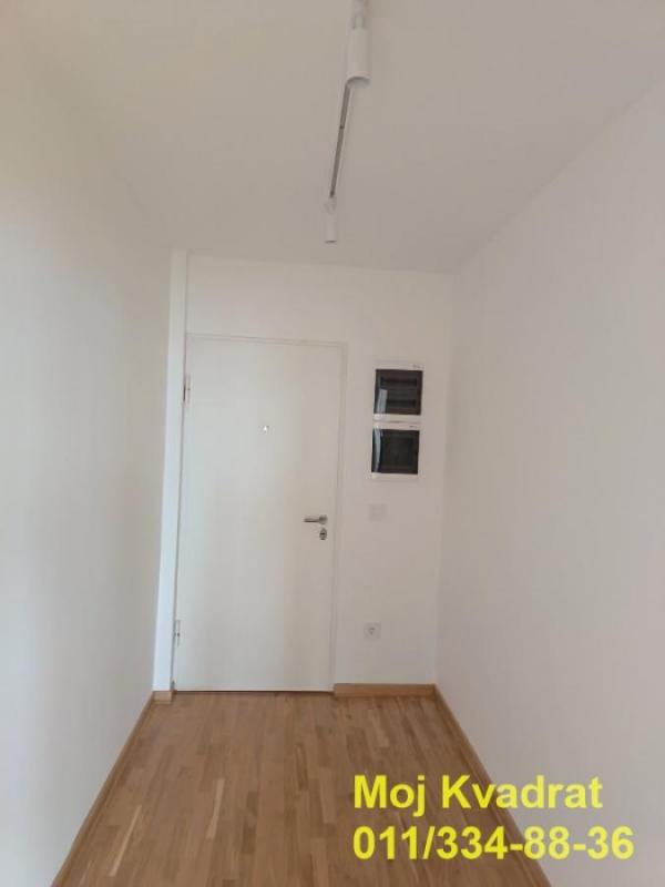 Stan na prodaju u Beogradu, Novi Beograd blok 32 (Crkva Sv. Dimitrija), dvoiposoban, 61m2, cena 240000 evra