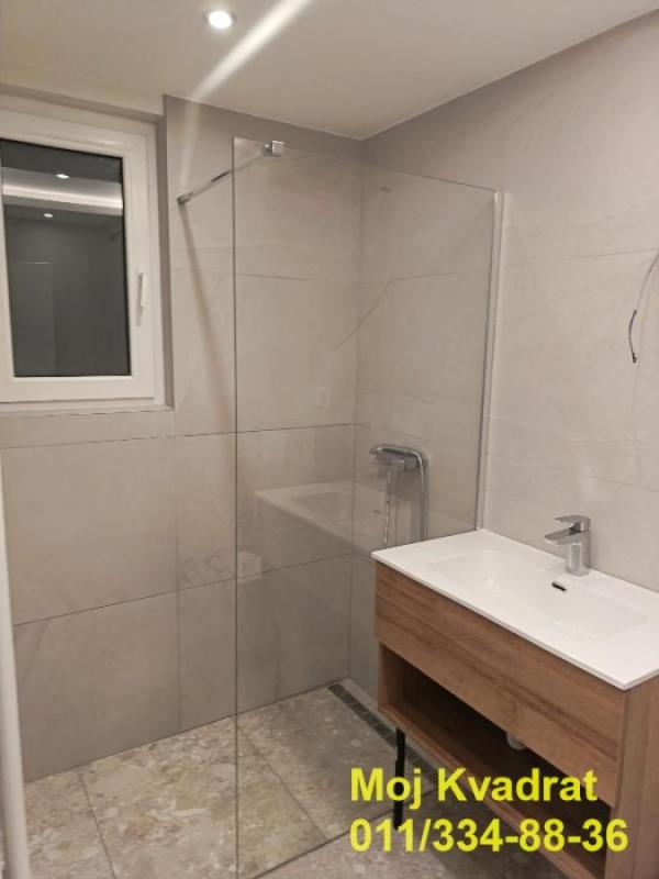 Stan na prodaju u Beogradu, Novi Beograd blok 32 (Crkva Sv. Dimitrija), dvoiposoban, 61m2, cena 240000 evra