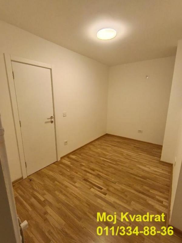 Stan na prodaju u Beogradu, Novi Beograd blok 32 (Crkva Sv. Dimitrija), dvoiposoban, 61m2, cena 240000 evra