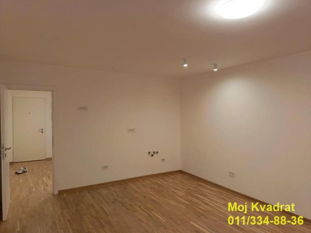 Stan na prodaju u Beogradu, Novi Beograd blok 32 (Crkva Sv. Dimitrija), dvoiposoban, 61m2, cena 240000 evra