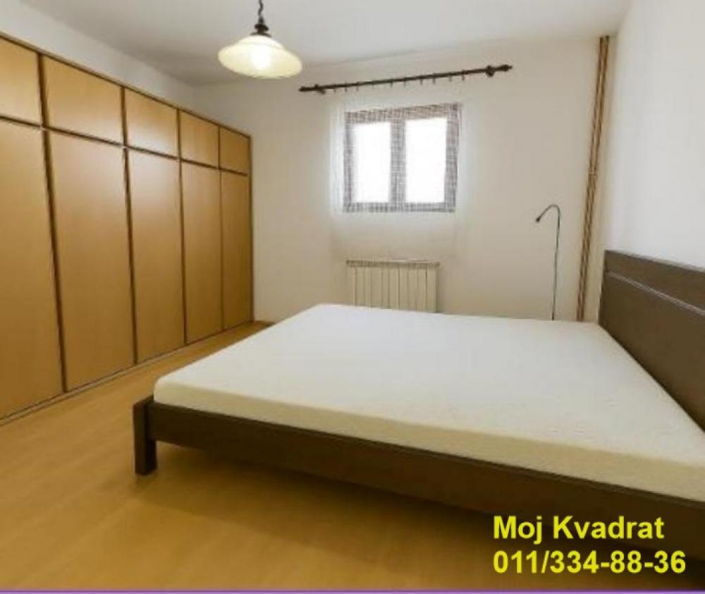 Stan na prodaju u Beogradu, Krnjača, trosoban, 87m2, cena 185000 evra