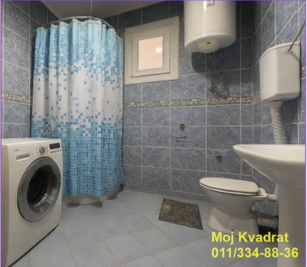 Stan na prodaju u Beogradu, Krnjača, trosoban, 87m2, cena 185000 evra