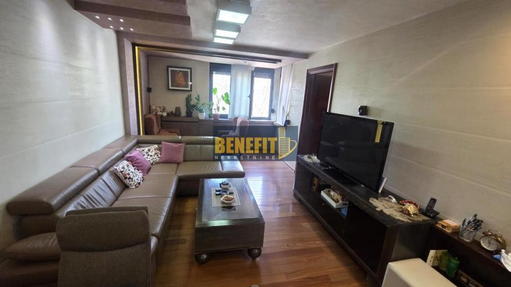 Stan na prodaju u Beogradu, Bežanijska kosa, trosoban, 67m2, cena 245000 evra