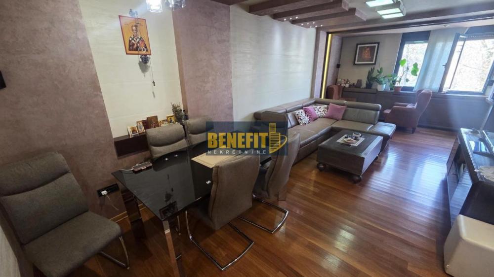 Stan na prodaju u Beogradu, Bežanijska kosa, trosoban, 67m2, cena 245000 evra