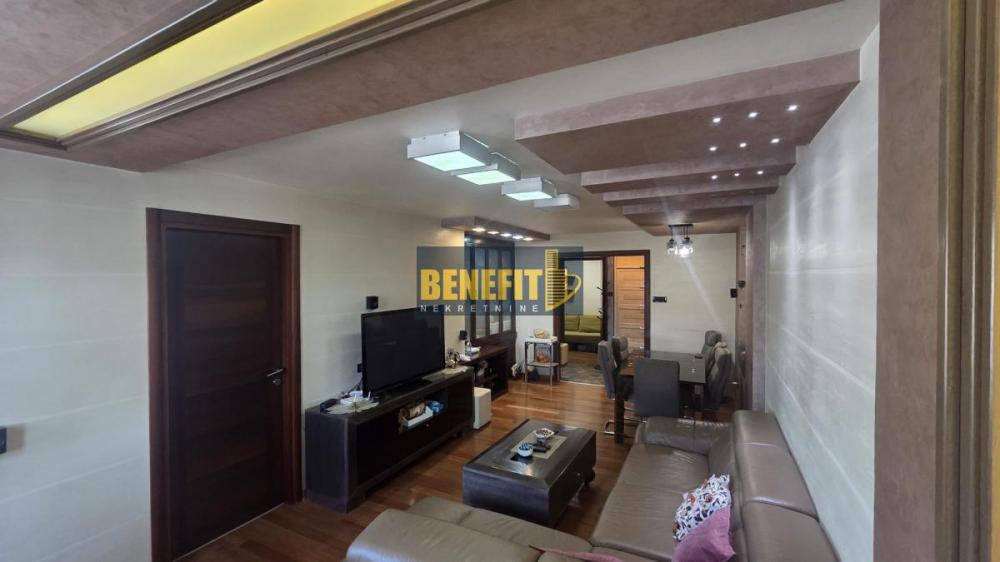 Stan na prodaju u Beogradu, Bežanijska kosa, trosoban, 67m2, cena 245000 evra