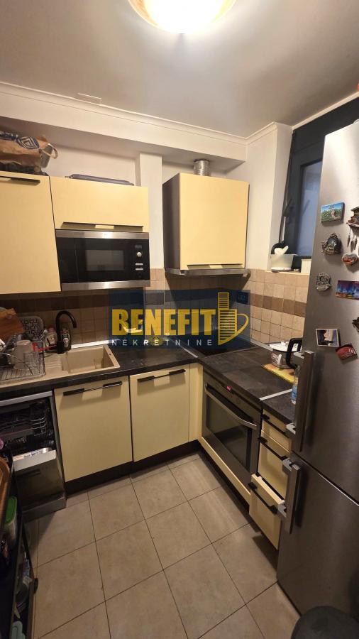 Stan na prodaju u Beogradu, Bežanijska kosa, trosoban, 67m2, cena 245000 evra