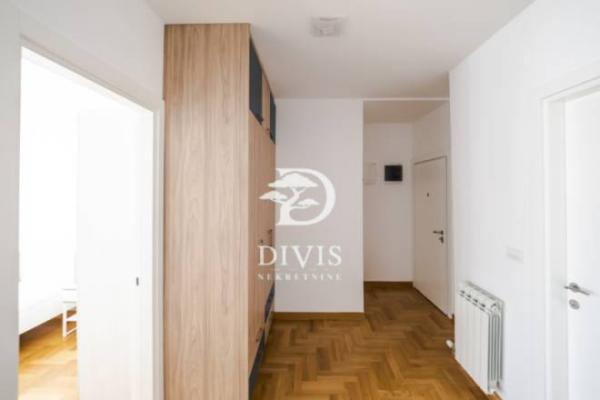 Stan na prodaju u Beogradu, Lion, jednoiposoban, 43m2, cena 200100 evra