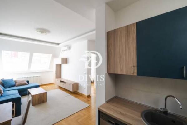 Stan na prodaju u Beogradu, Lion, jednoiposoban, 43m2, cena 200100 evra