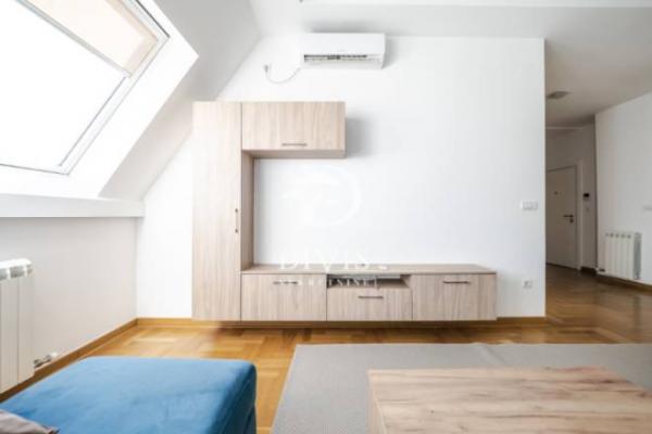 Stan na prodaju u Beogradu, Lion, jednoiposoban, 43m2, cena 200100 evra