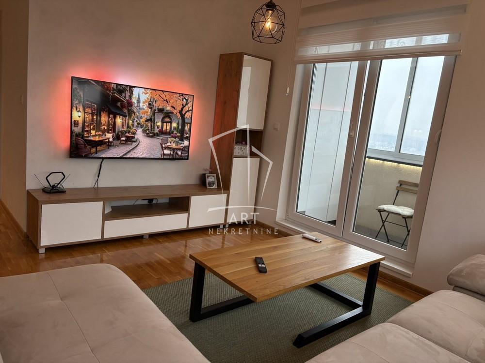 Stan na prodaju u Beogradu, Konjarnik, trosoban, 53m2, cena 199900 evra