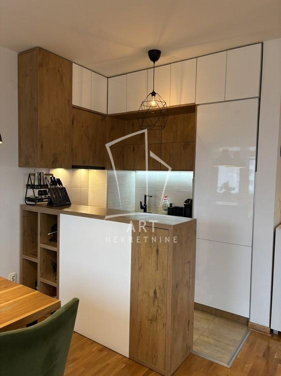 Stan na prodaju u Beogradu, Konjarnik, trosoban, 53m2, cena 199900 evra