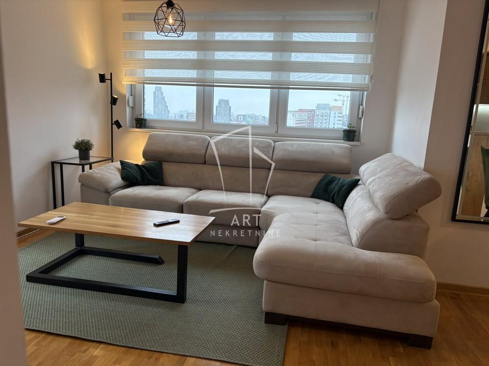 Stan na prodaju u Beogradu, Konjarnik, trosoban, 53m2, cena 199900 evra