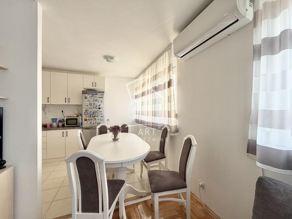 Stan na prodaju u Beogradu, Borča, trosoban, 65m2, cena 153000 evra