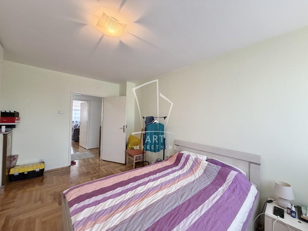 Stan na prodaju u Beogradu, Borča, trosoban, 65m2, cena 153000 evra