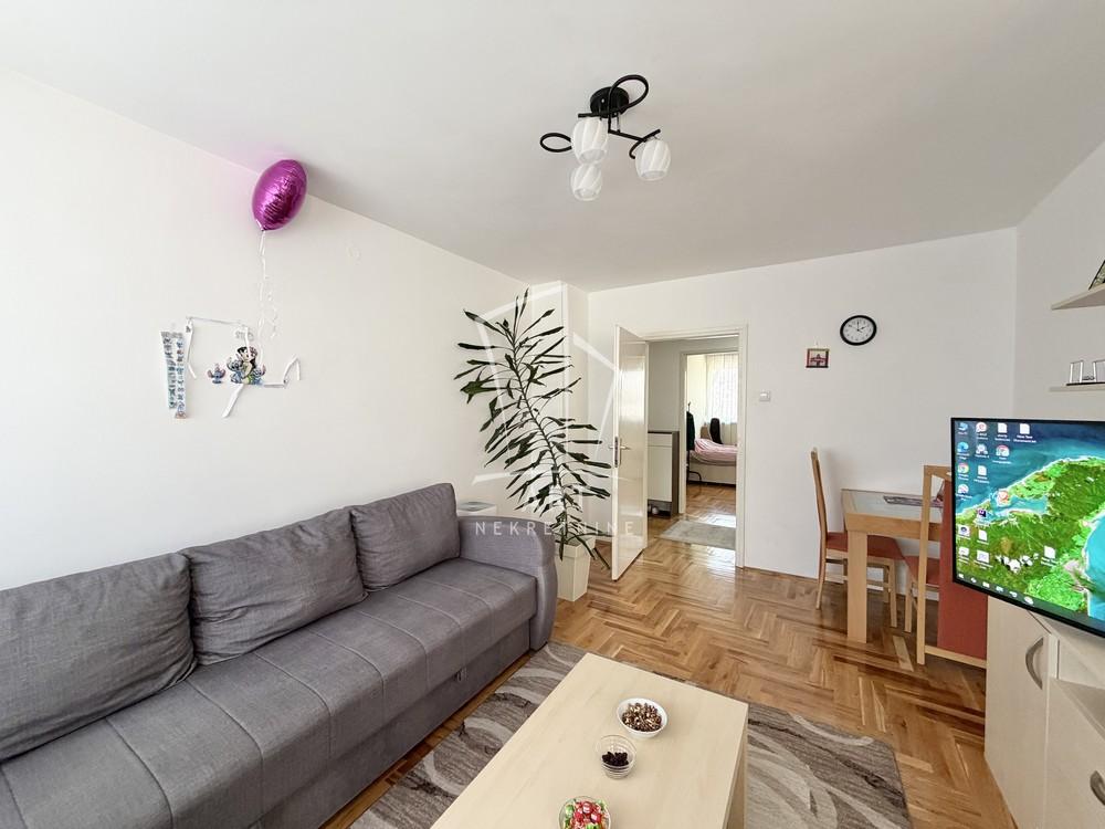 Stan na prodaju u Beogradu, Borča, trosoban, 65m2, cena 153000 evra