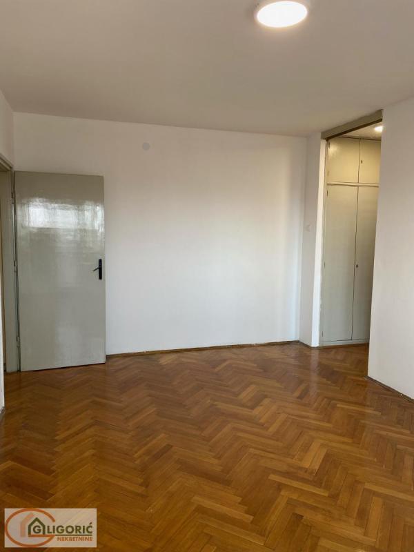 Stan na prodaju u Beogradu, Botanička bašta, dvoiposoban, 57m2, cena 250000 evra