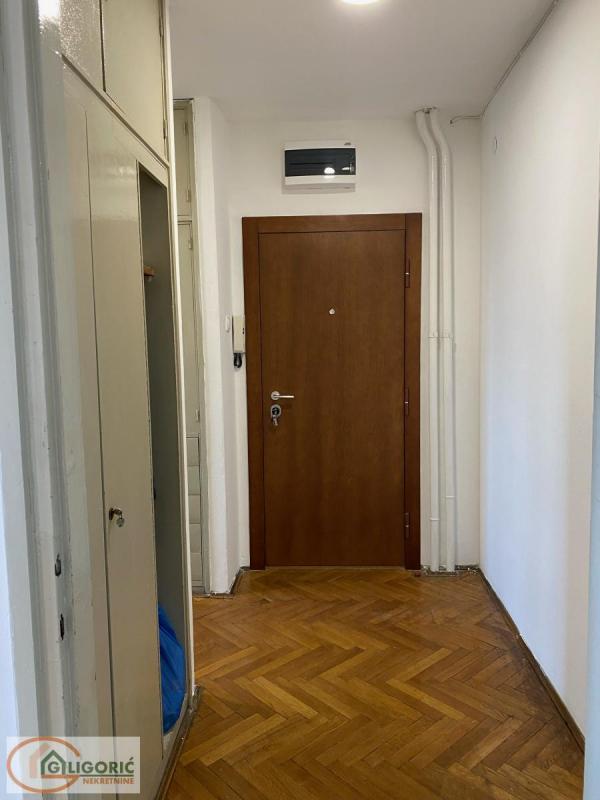 Stan na prodaju u Beogradu, Botanička bašta, dvoiposoban, 57m2, cena 250000 evra