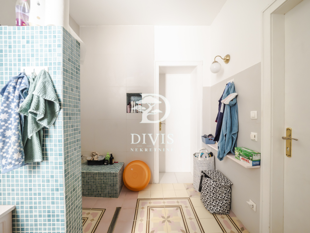 Stan na prodaju u Beogradu, Obilićev venac, trosoban, 72m2, cena 370000 evra