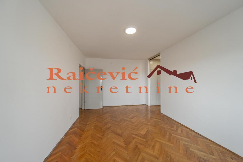 Stan na prodaju u Beogradu, Botanička bašta, dvoiposoban, 57m2, cena 250000 evra