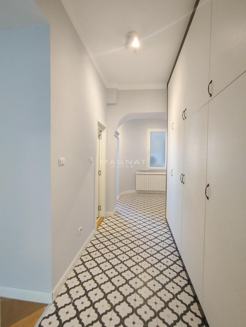 Stan na prodaju u Beogradu, Stari grad, dvoiposoban, 72m2, cena 310000 evra