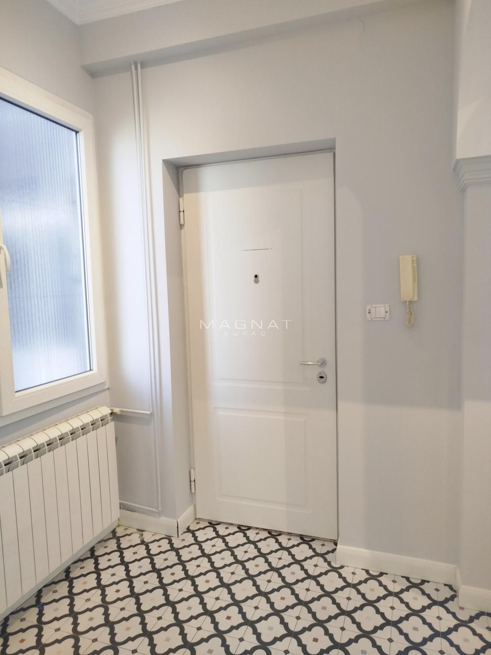 Stan na prodaju u Beogradu, Stari grad, dvoiposoban, 72m2, cena 310000 evra