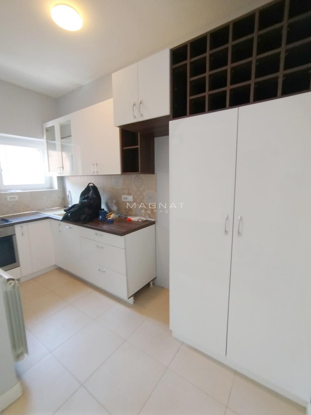 Stan na prodaju u Beogradu, Stari grad, dvoiposoban, 72m2, cena 310000 evra