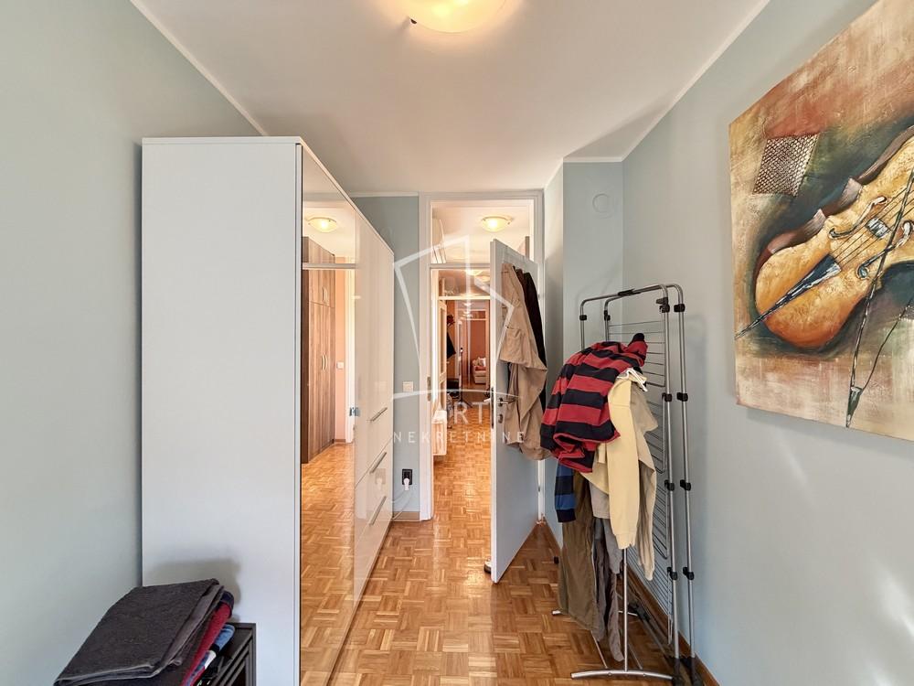 Stan na prodaju u Beogradu, Zemun, cetvorosoban, 103m2, cena 429000 evra