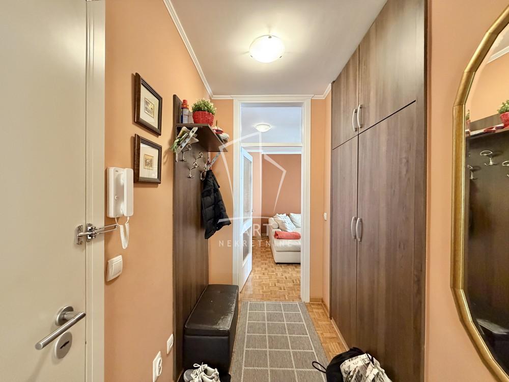 Stan na prodaju u Beogradu, Zemun, cetvorosoban, 103m2, cena 429000 evra