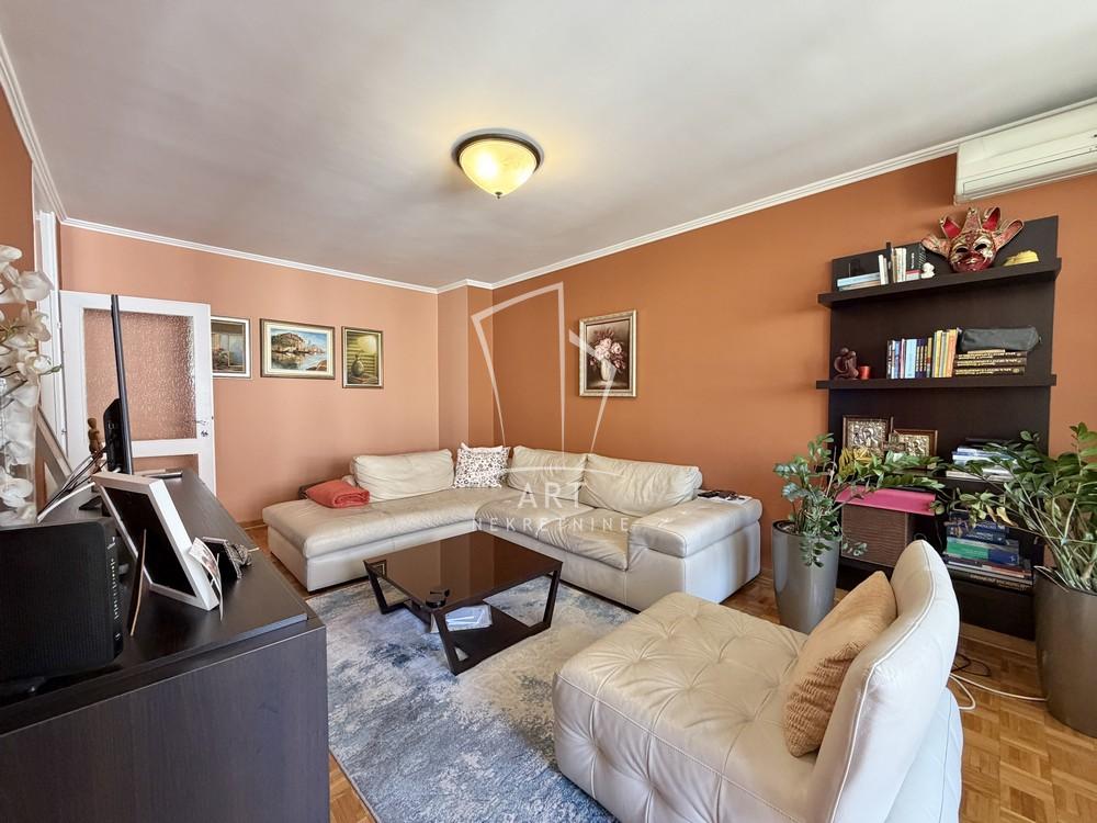 Stan na prodaju u Beogradu, Zemun, cetvorosoban, 103m2, cena 429000 evra