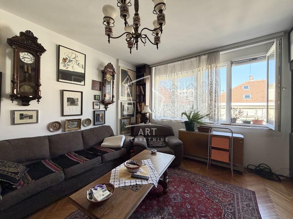 Stan na prodaju u Beogradu, Zemun, dvoiposoban, 61m2, cena 275000 evra