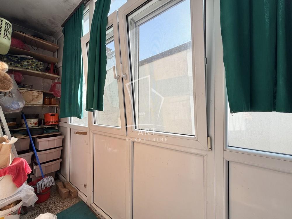 Stan na prodaju u Beogradu, Zemun, dvoiposoban, 61m2, cena 275000 evra