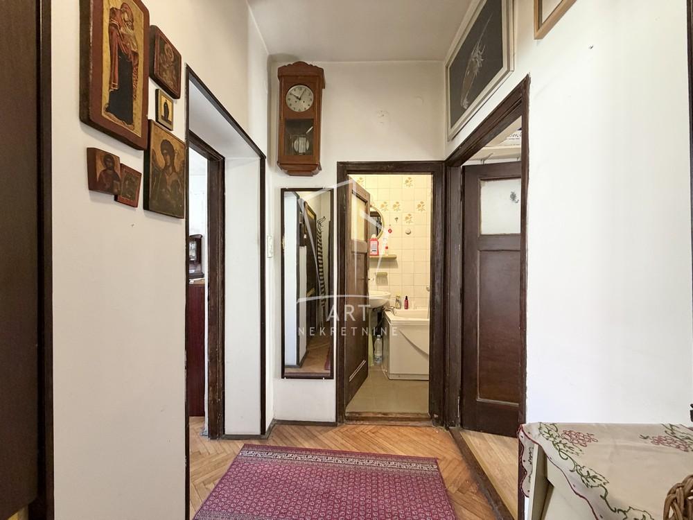 Stan na prodaju u Beogradu, Zemun, dvoiposoban, 61m2, cena 275000 evra