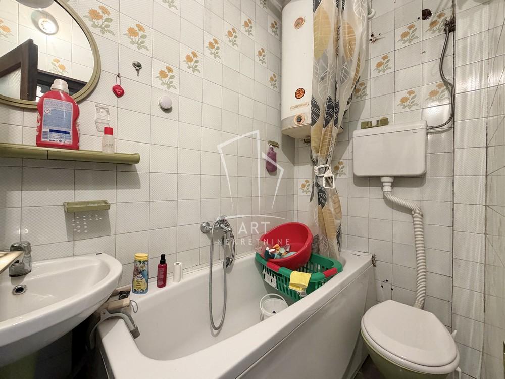 Stan na prodaju u Beogradu, Zemun, dvoiposoban, 61m2, cena 275000 evra