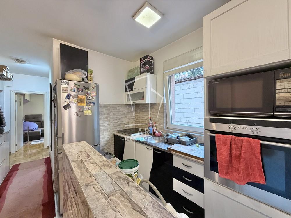 Stan na prodaju u Beogradu, Dušanovac, jednoiposoban, 40m2, cena 160000 evra