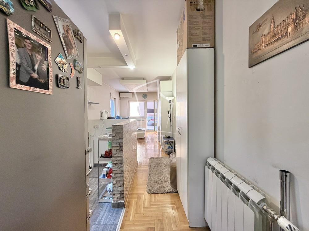 Stan na prodaju u Beogradu, Dušanovac, jednoiposoban, 40m2, cena 160000 evra