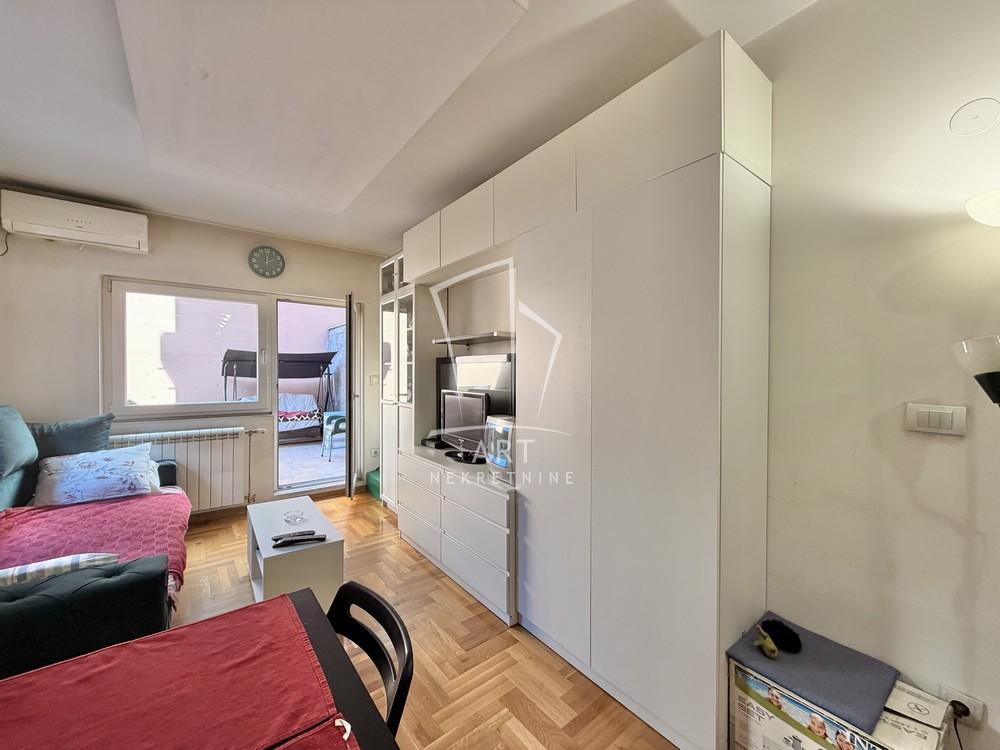 Stan na prodaju u Beogradu, Dušanovac, jednoiposoban, 40m2, cena 160000 evra