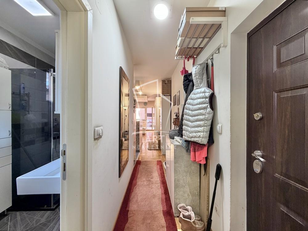 Stan na prodaju u Beogradu, Dušanovac, jednoiposoban, 40m2, cena 160000 evra