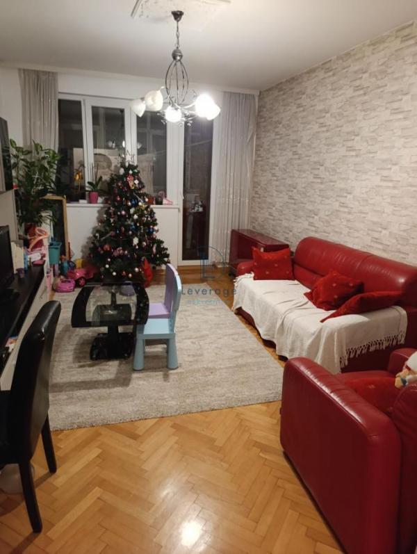 Stan na prodaju u Beogradu, Karaburma, trosoban, 80m2, cena 160000 evra