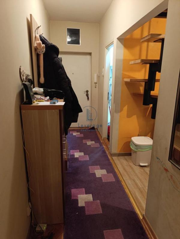 Stan na prodaju u Beogradu, Karaburma, trosoban, 80m2, cena 160000 evra