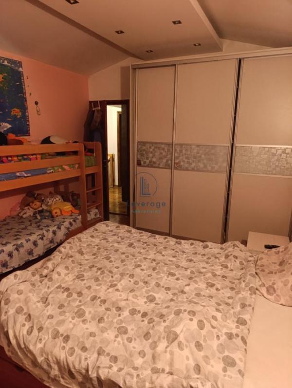Stan na prodaju u Beogradu, Karaburma, trosoban, 80m2, cena 160000 evra